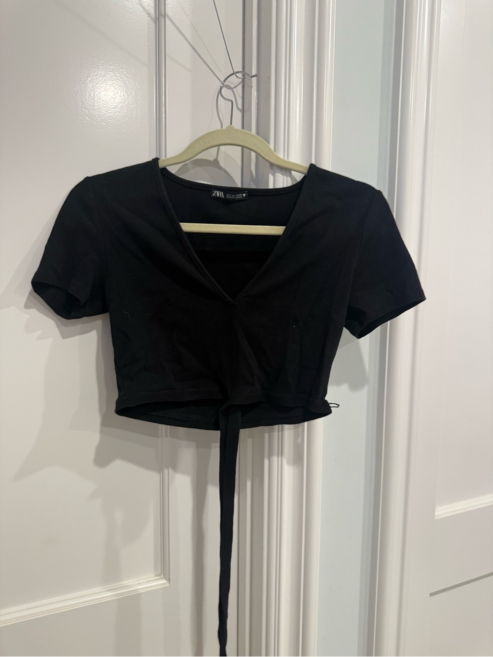 Zara Black V-Neck Tie-Front Short Sleeve Crop Top